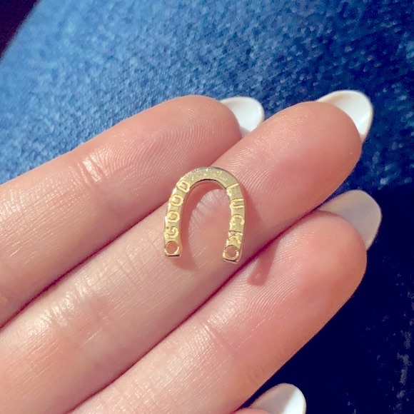 3/$30 gold plated good luck horseshoe charm - Picture 1 of 1